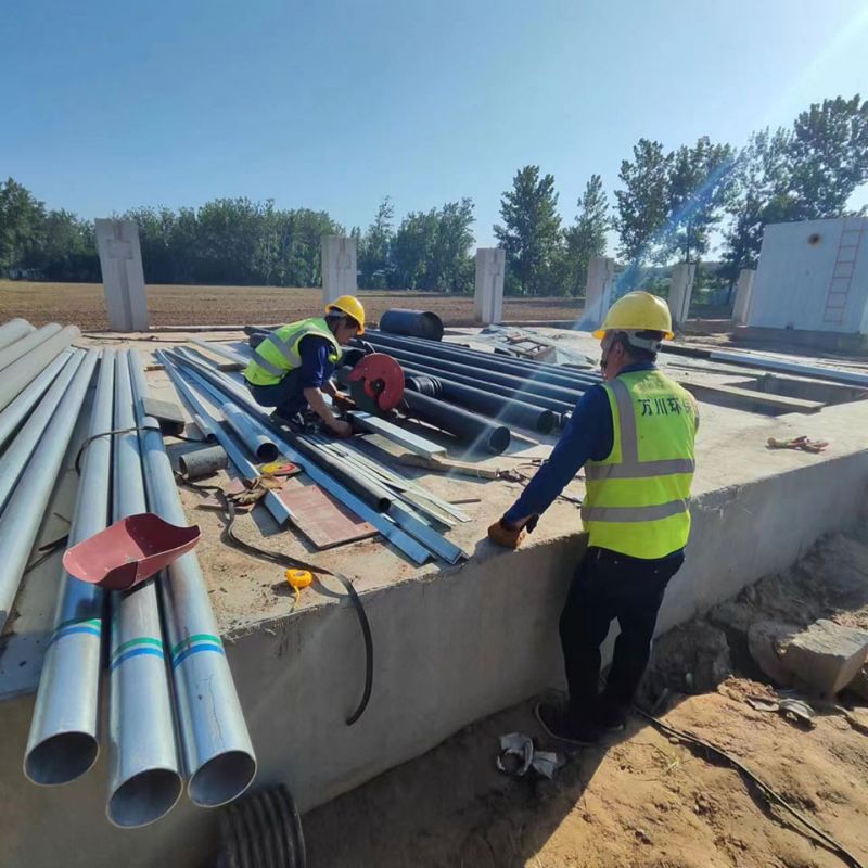 烈日高溫 萬川環保員工奮戰工地(di)保進度