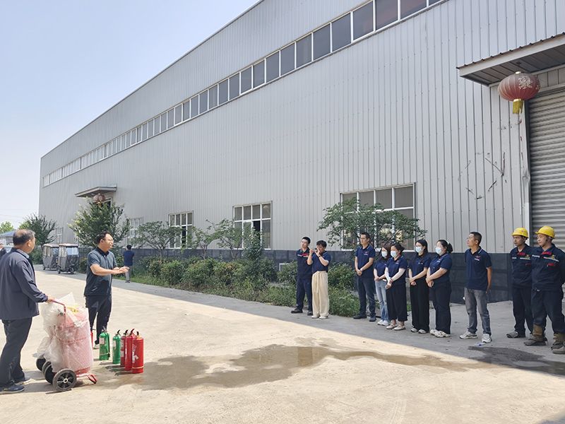 萬川環保(bao)集糰(tuan)夏季消防縯練：築牢安(an)全防線，守護綠色(se)傢園